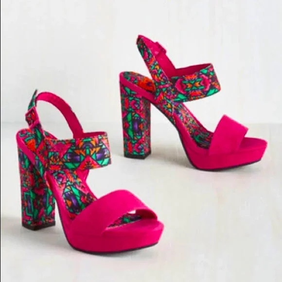 ROCKET DOG | Enhance Your Prance Heels in Bold Southwest - Picture 1 of 14